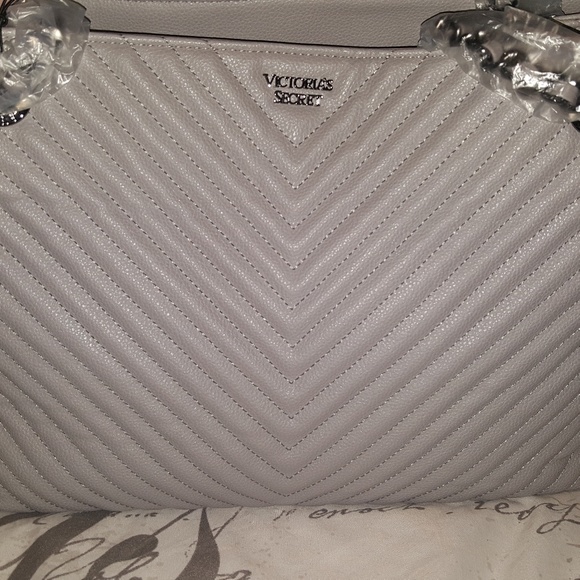 NWT VICTORIA'S SECRET V-Quilt Tote Shoulder Bag - Picture 2 of 8